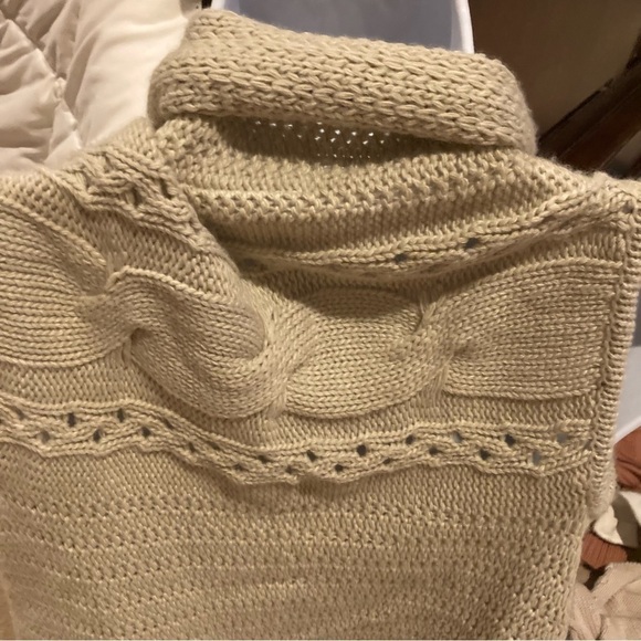 Ladies Pink Martini Cable Knit Fringe Sweater Vest - Picture 4 of 5